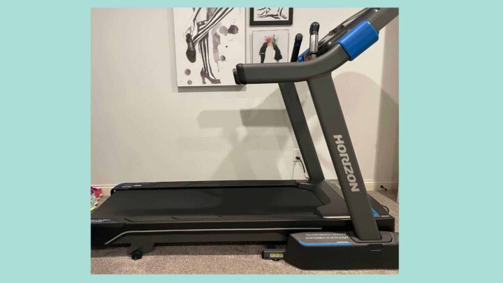 Horizon 7.0 AT treadmill in bedroom