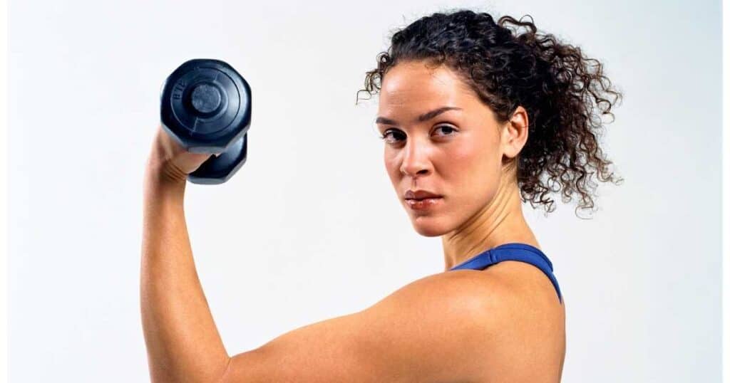 woman lifting dumbbell