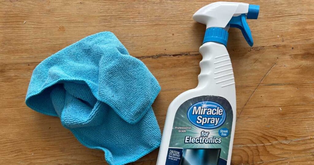 miracle spray cleaning spray and microfiber cloth