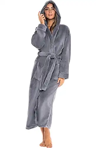 Women’s Robe, Plush Fleece Hooded Bathrobe with Two Large Front Pockets and Tie Closure