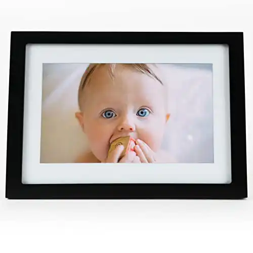 Skylight Digital Frame: Email Photos from Anywhere